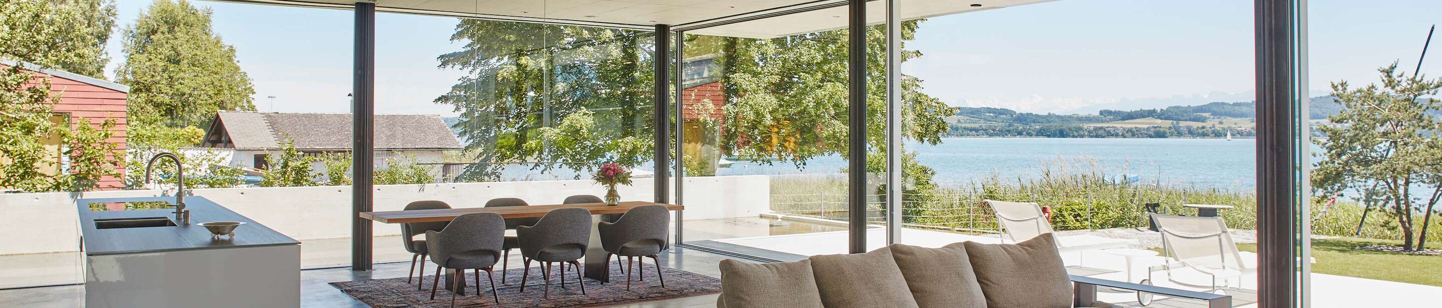 Frameless panoramic windows for breathtaking architecture
