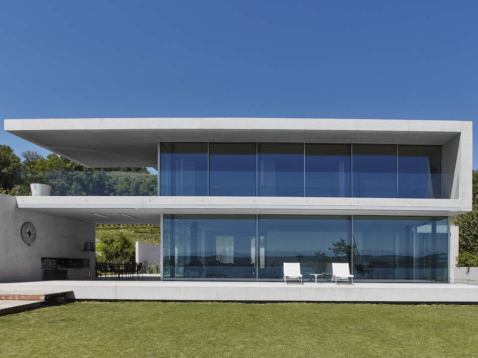 Bauhaus villa with floor-to-ceiling sliding windows that open up onto the terrace